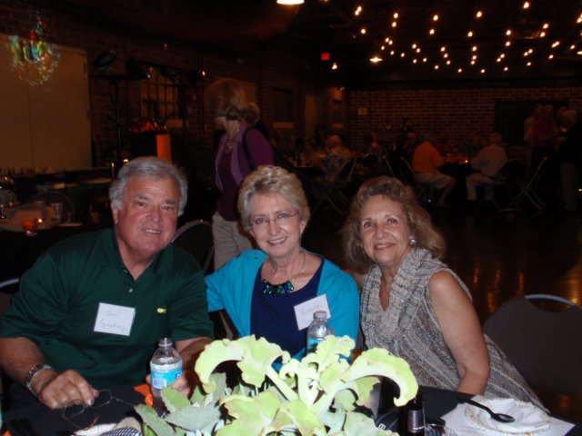 jonspradley60withhiswifecarolynandjoannehorvath.jpg